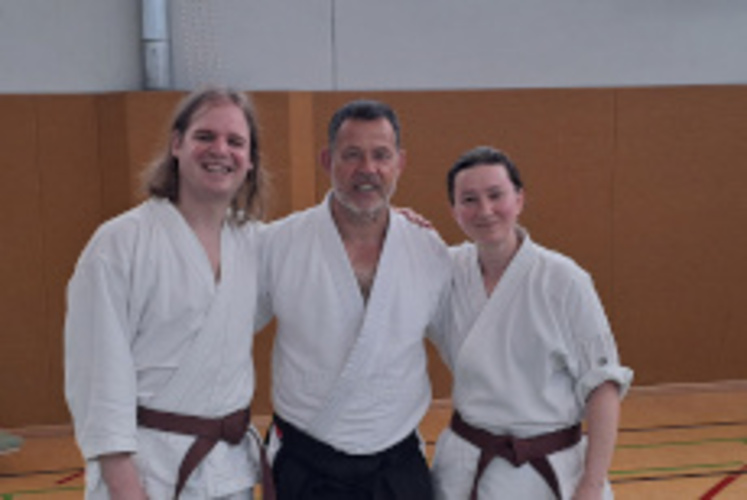 Hubert hat heute Conny und Basti zum 1. Ky&umacr; und Stefan zum 4. Ky&umacr; geprüft